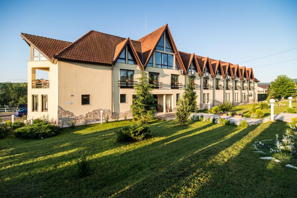 Отель Conacul Archia Дева Экстерьер фото