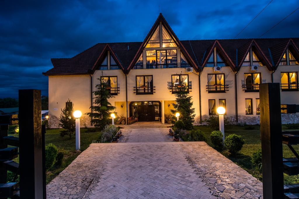 Отель Conacul Archia Дева Экстерьер фото